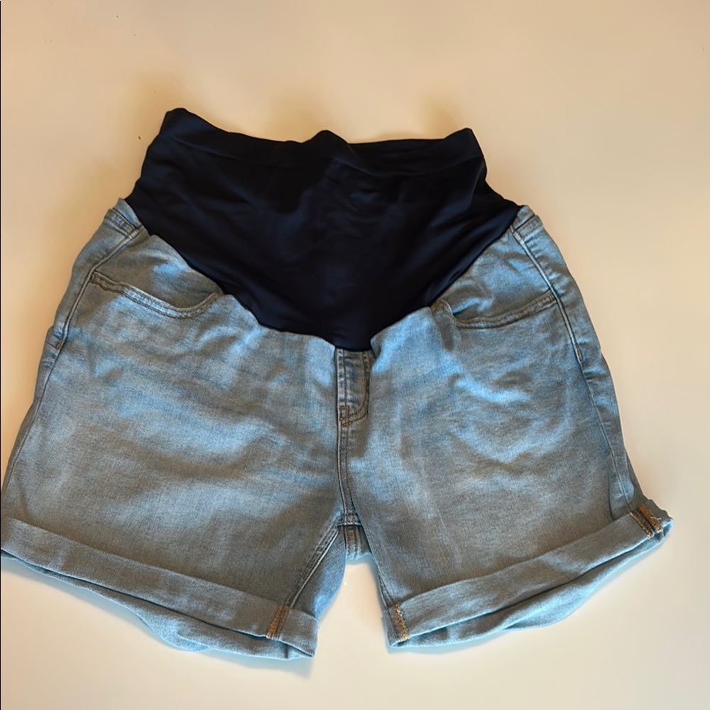 Old Navy Maternity Full-Panel WOW OG Short -- 5-inch inseam